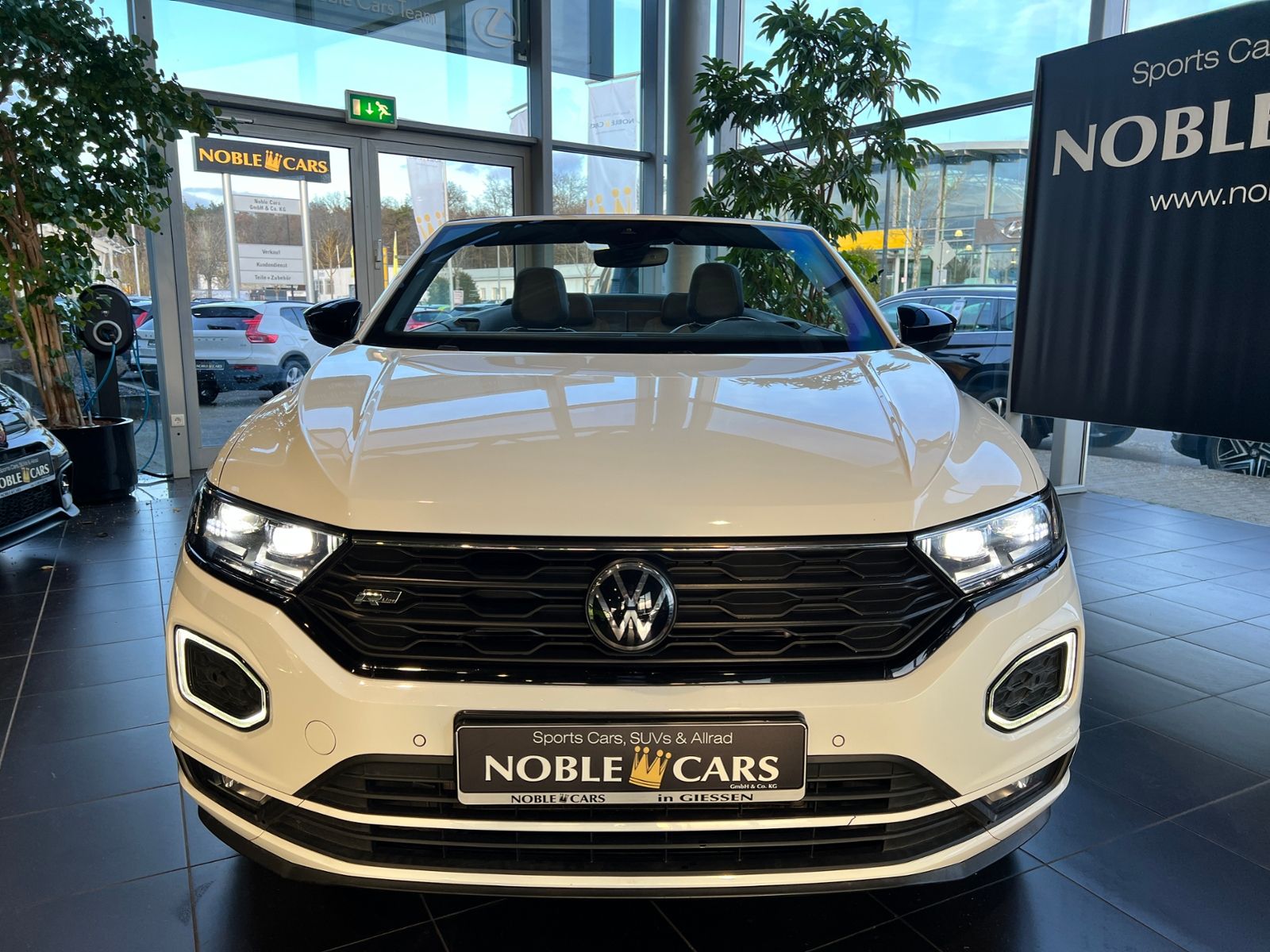 Fahrzeugabbildung Volkswagen T-Roc Cabrio R-Line Black AHK BEATS NAVI SHZ