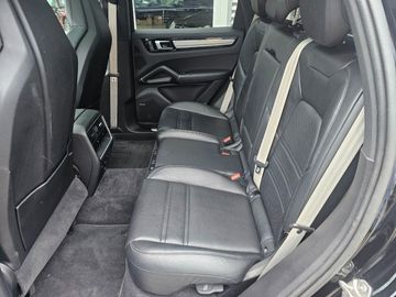 Porsche Cayenne - 11