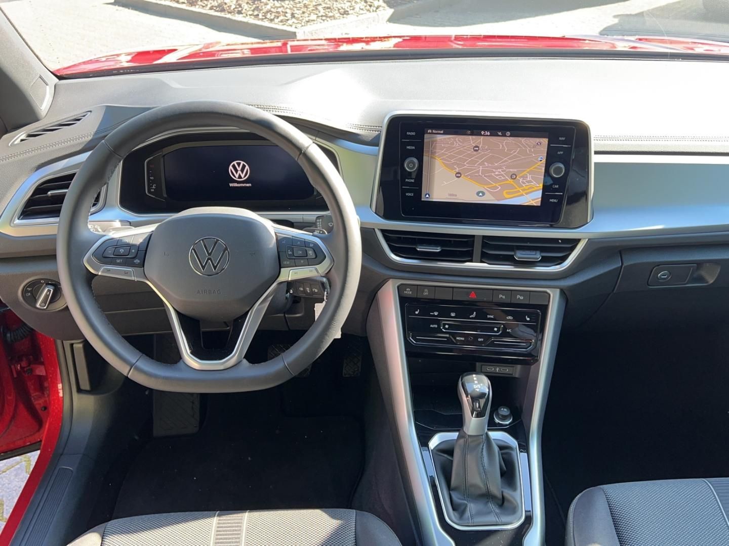 Fahrzeugabbildung Volkswagen T-Roc Cabriolet Style ACTIVE 1.5l TSI DSG, Navi,