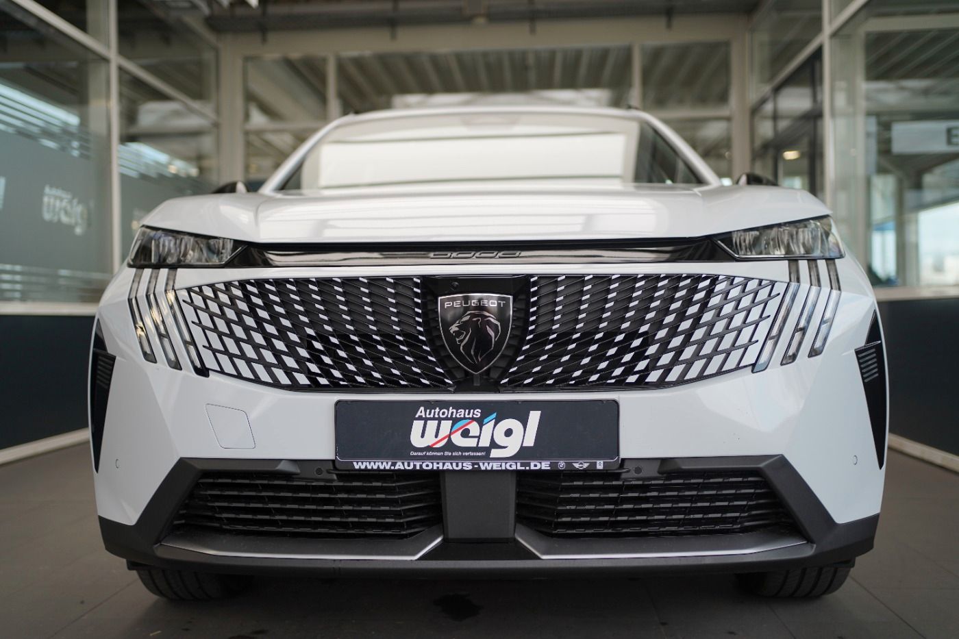 Fahrzeugabbildung Peugeot 5008 Allure Hybrid 145 e-DSC6 7 Sitzer Navi