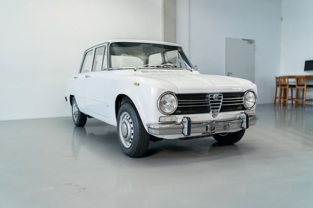 Alfa Romeo Giulia Super 1300 L