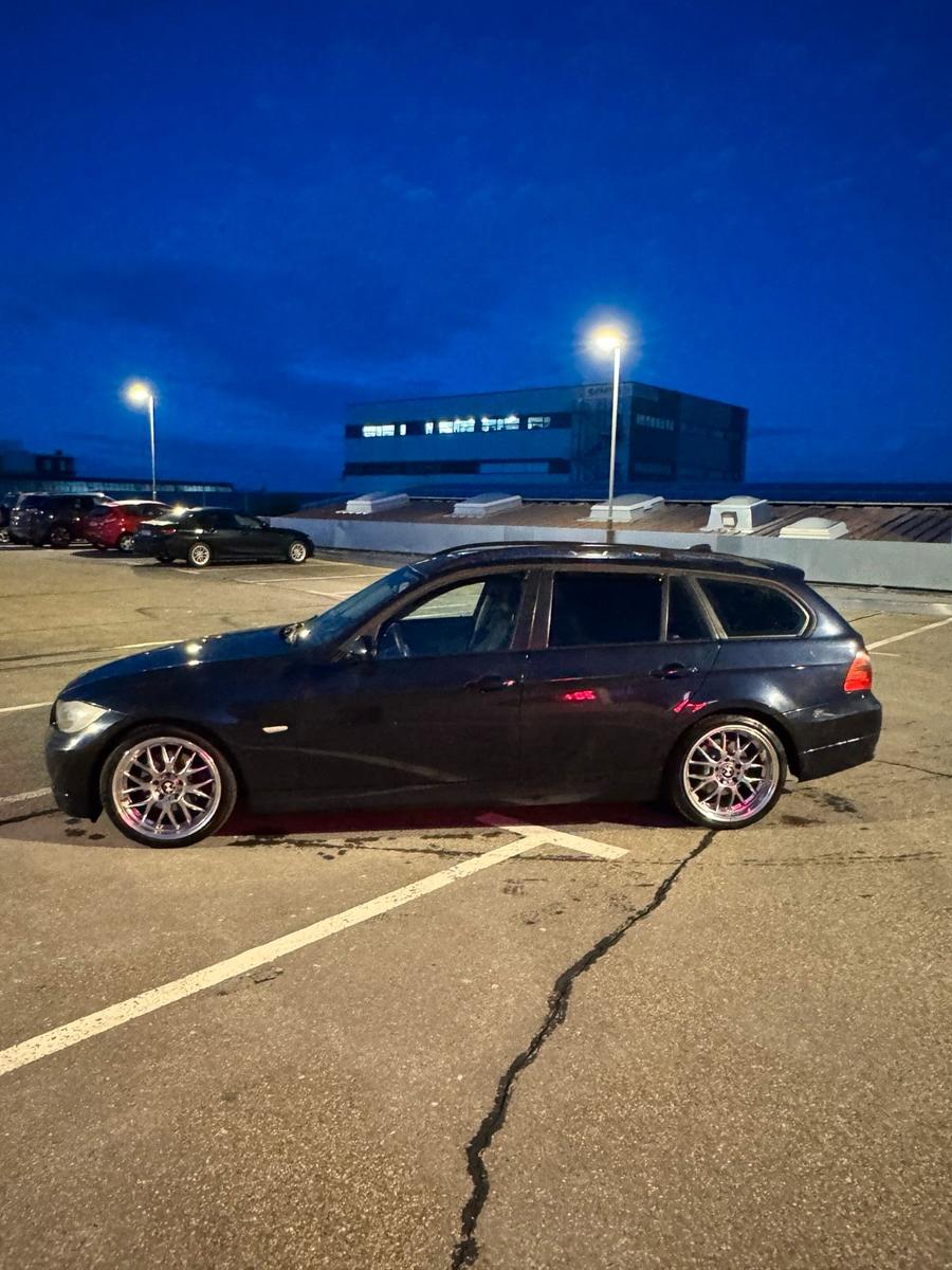 BMW 320 2006 — вигляд ззаду