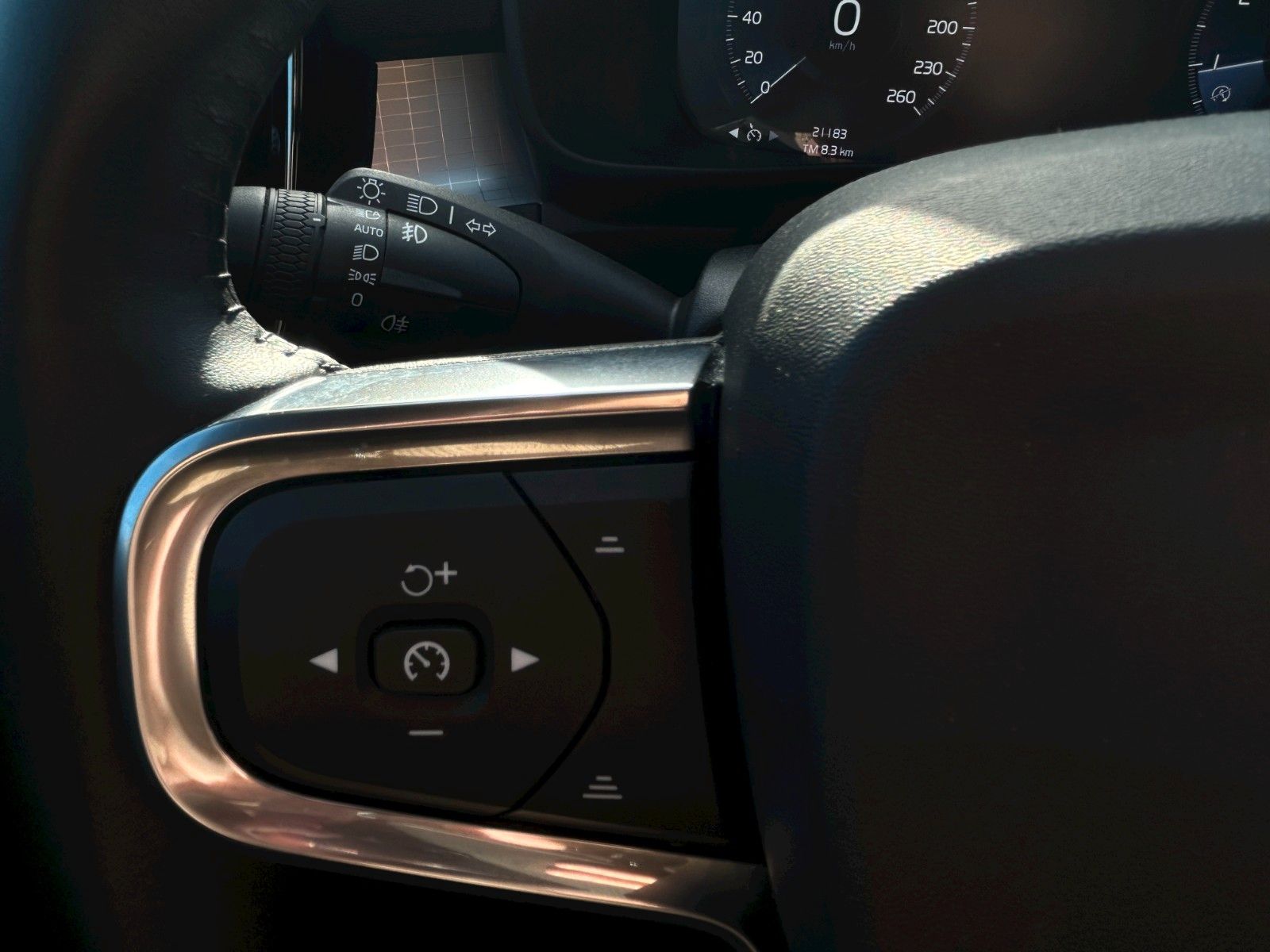 Fahrzeugabbildung Volvo XC40 T3 Momentum Pro Sports LED PDC Sensus