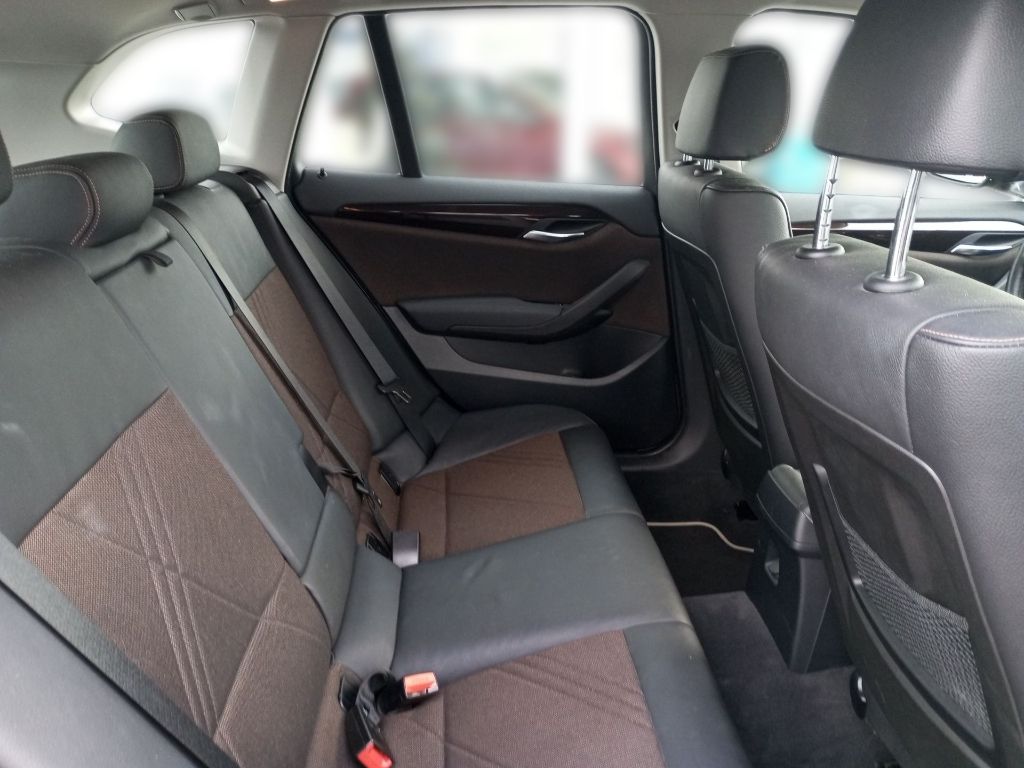 Fahrzeugabbildung BMW X1 xDRIVE 18D Panoramadach