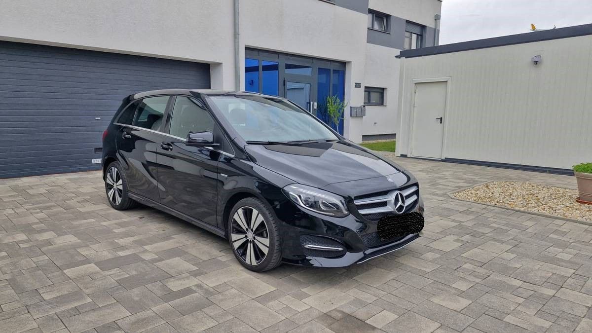 MERCEDES-BENZ B 180