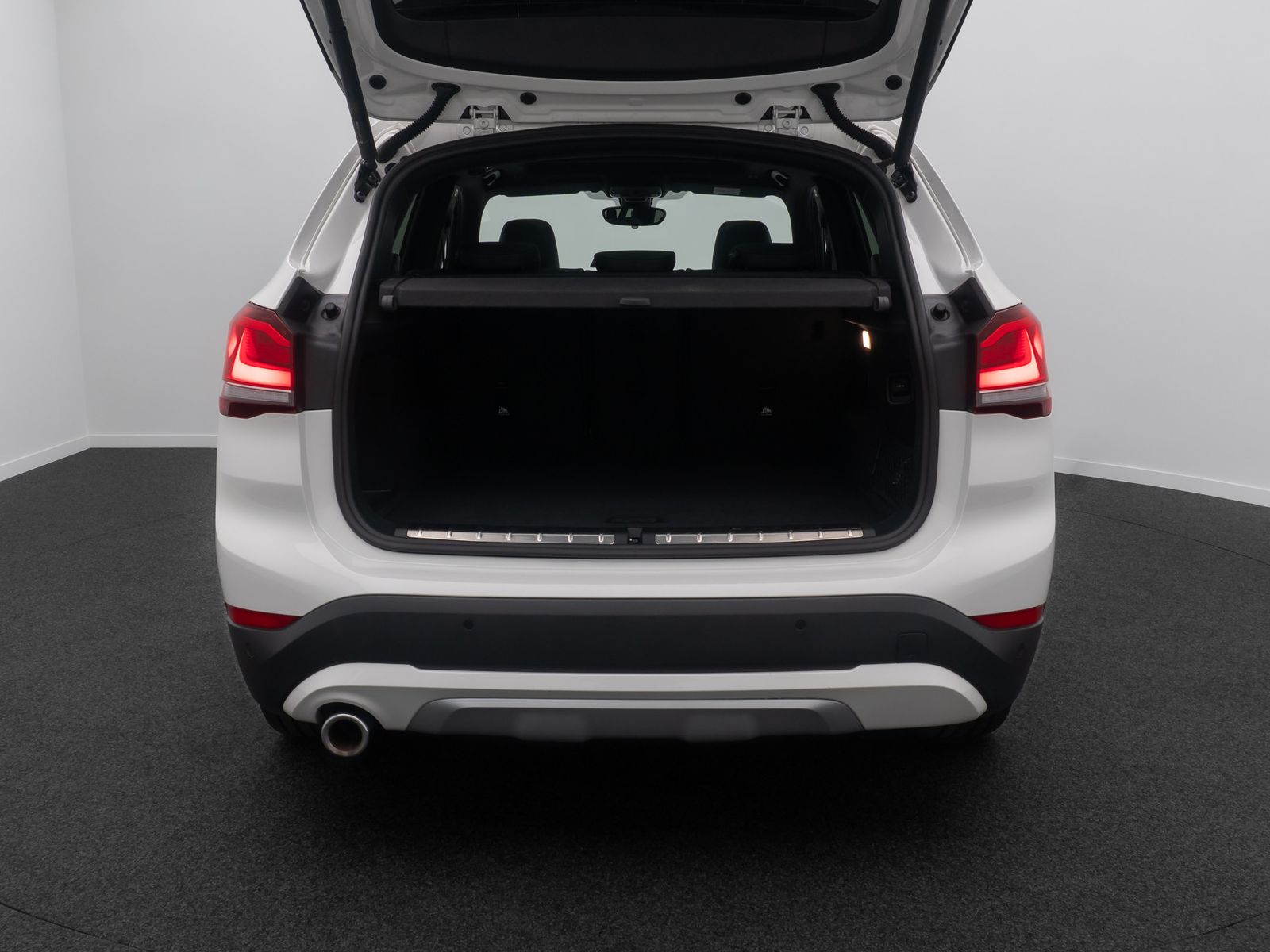 Fahrzeugabbildung BMW X1 xD25e xLine Panorama Kamera HUD DAB H/K 19"