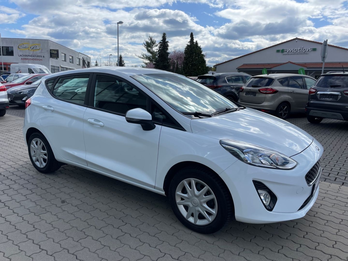 Fahrzeugabbildung Ford Fiesta Spurhalteass PDC SHZ Tempomat Bluetooth
