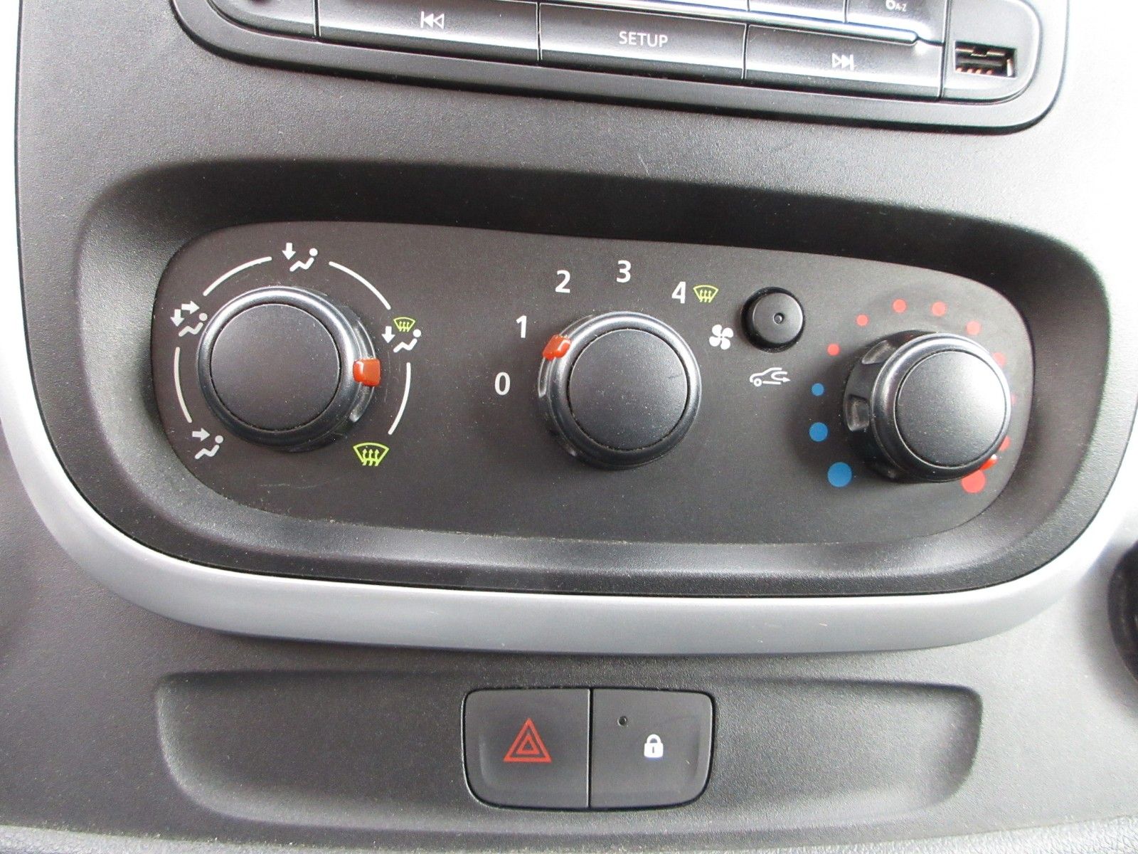 Fahrzeugabbildung Opel Vivaro Kasten L2H1  LED/PDC/TEMPOMAT