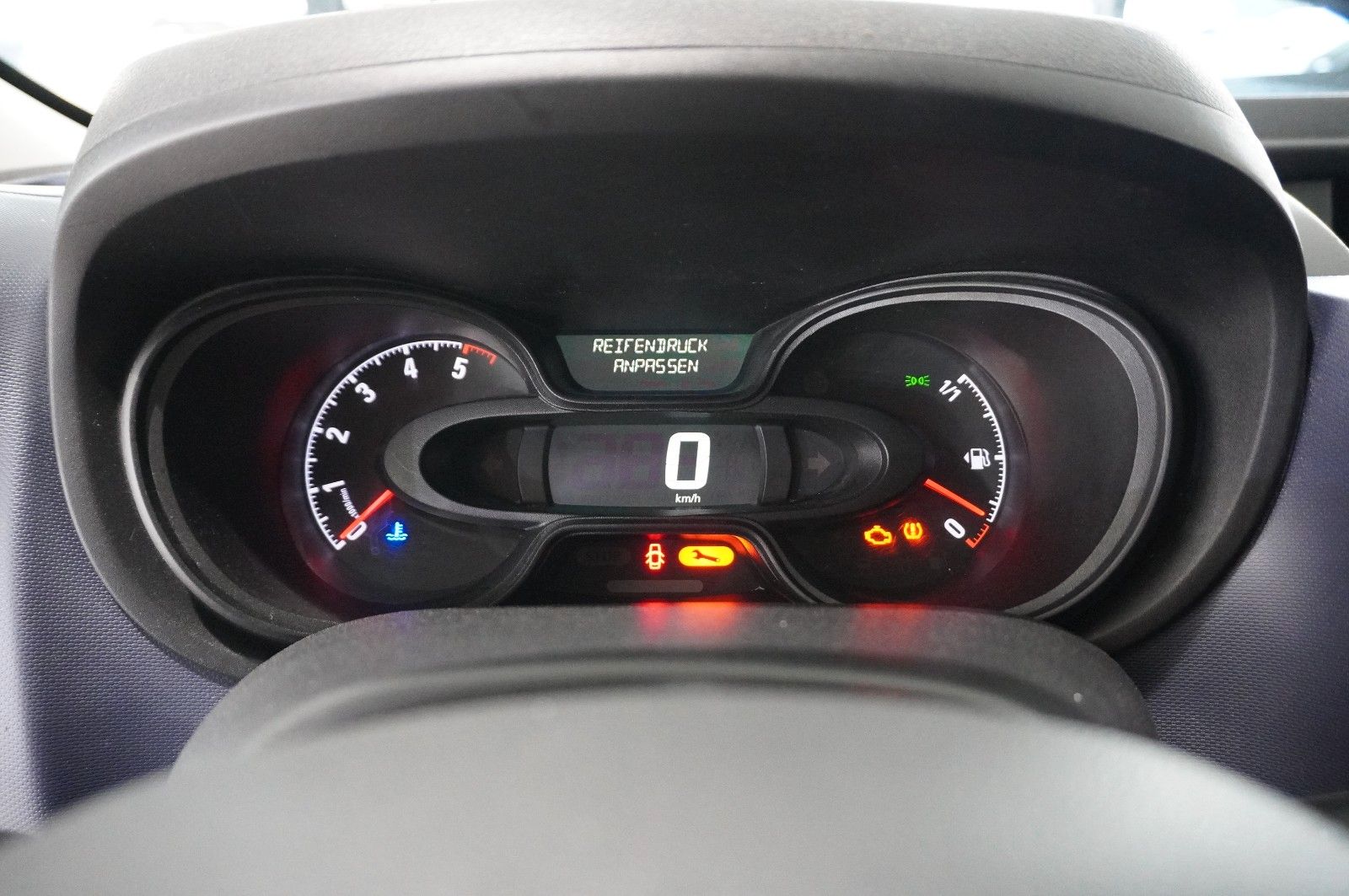 Fahrzeugabbildung Opel Vivaro B 1.6D KOMBI 8-SITZE L1H1 KLIMA/PDC/TEMP.