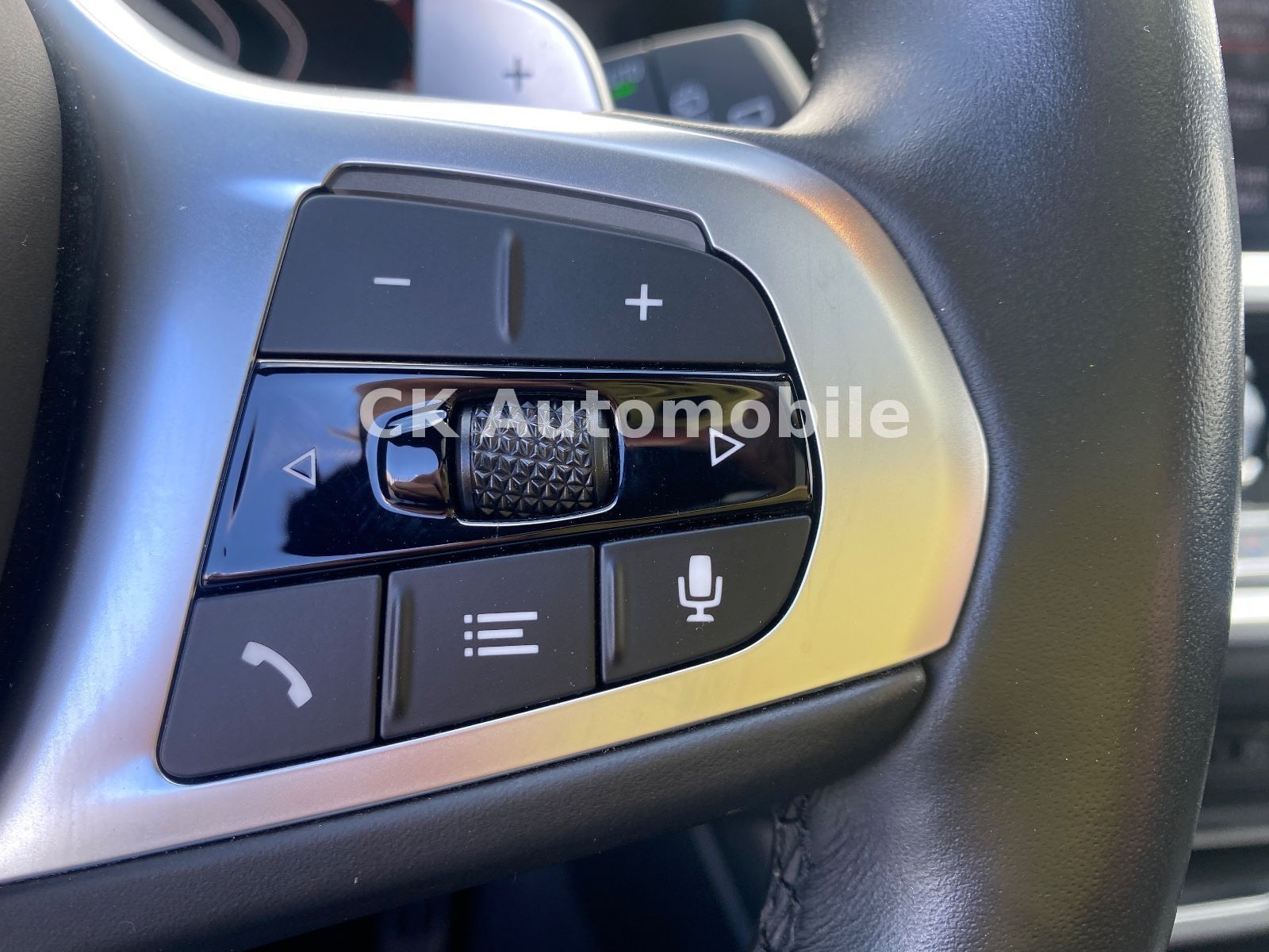 Fahrzeugabbildung BMW M340i Touring xDrive/Navi/HeadUP/Pano/360°