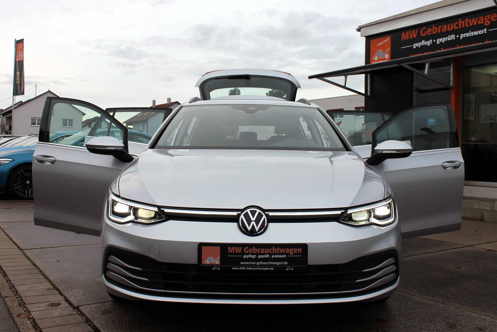 Fahrzeugabbildung Volkswagen Golf Variant 2.0TDI DSG Style AHK ACC KAM LED BT