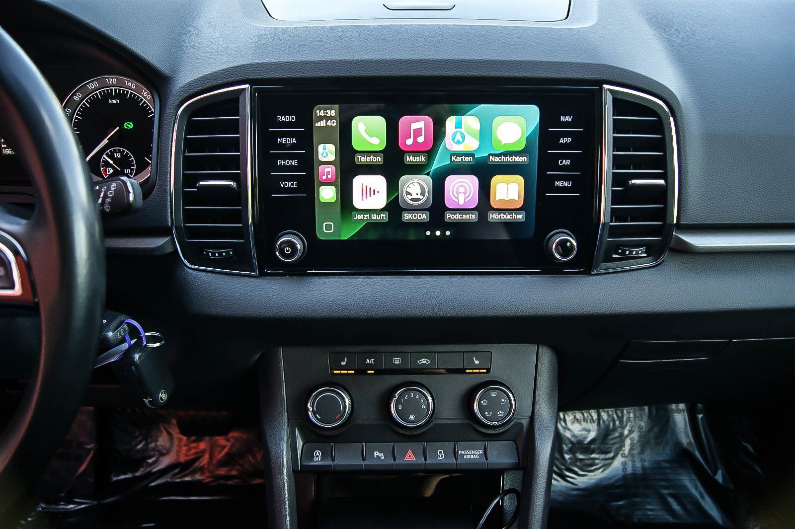 Fahrzeugabbildung SKODA Karoq 1.6 TDI DSG Ambition NAVI ANHÄNGERKUPPLUNG