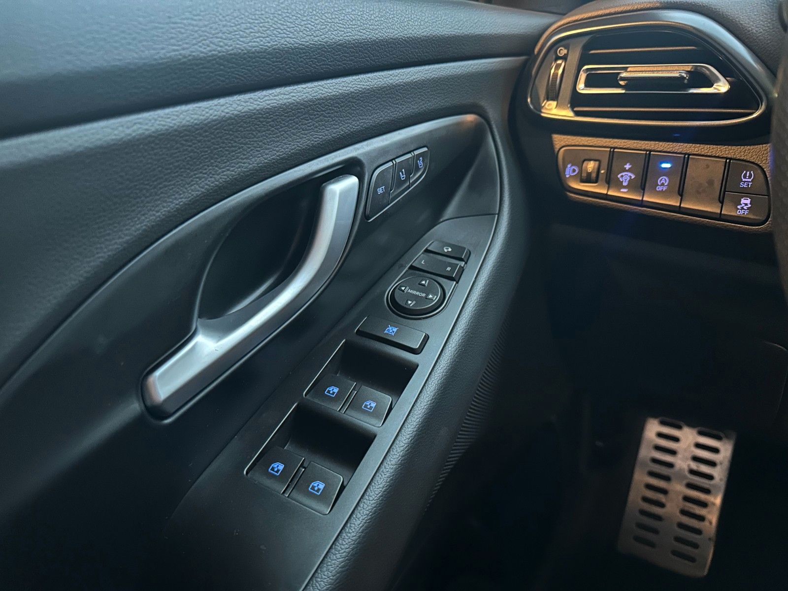 Fahrzeugabbildung Hyundai i30 N-Line Kombi 140PS Panorama/Sitzpaket!
