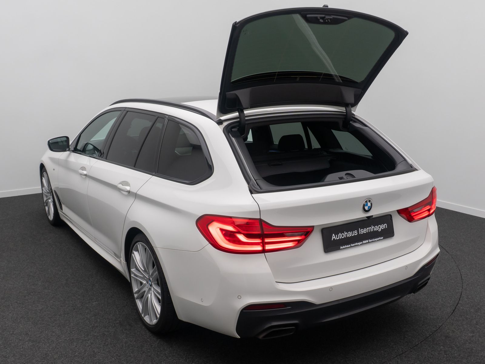 Fahrzeugabbildung BMW 530d M Sport 360°Komfort Panorama HUD DAB 20Zoll