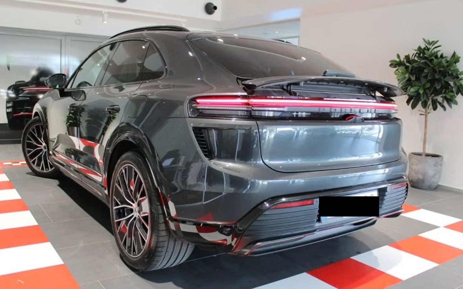 Porsche Macan Electric Turbo foto 7