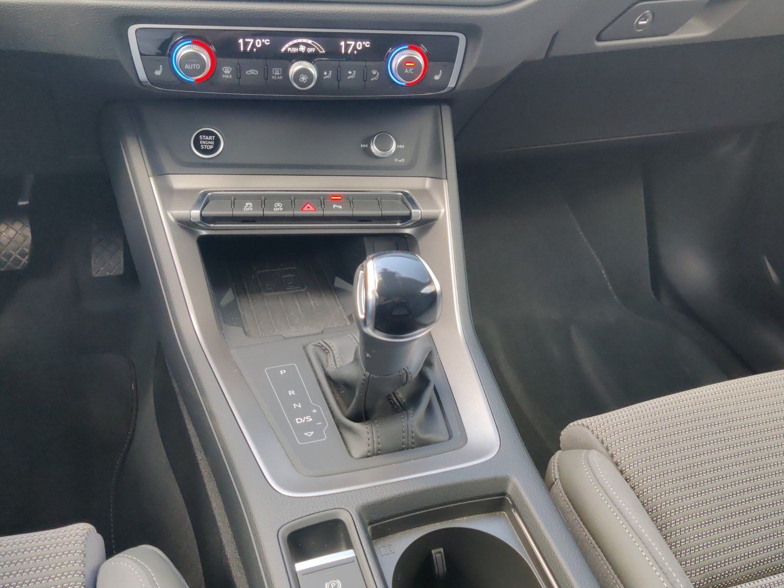 Fahrzeugabbildung Audi Q3 35 1.5 TFSI advanced AHK,Navi,SHZ,ACC,Keyless
