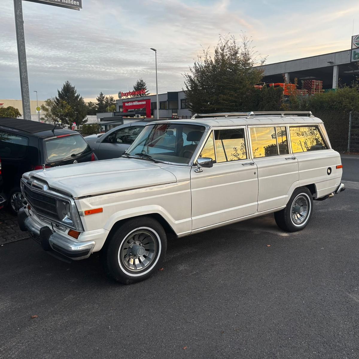 Jeep Wagoneer