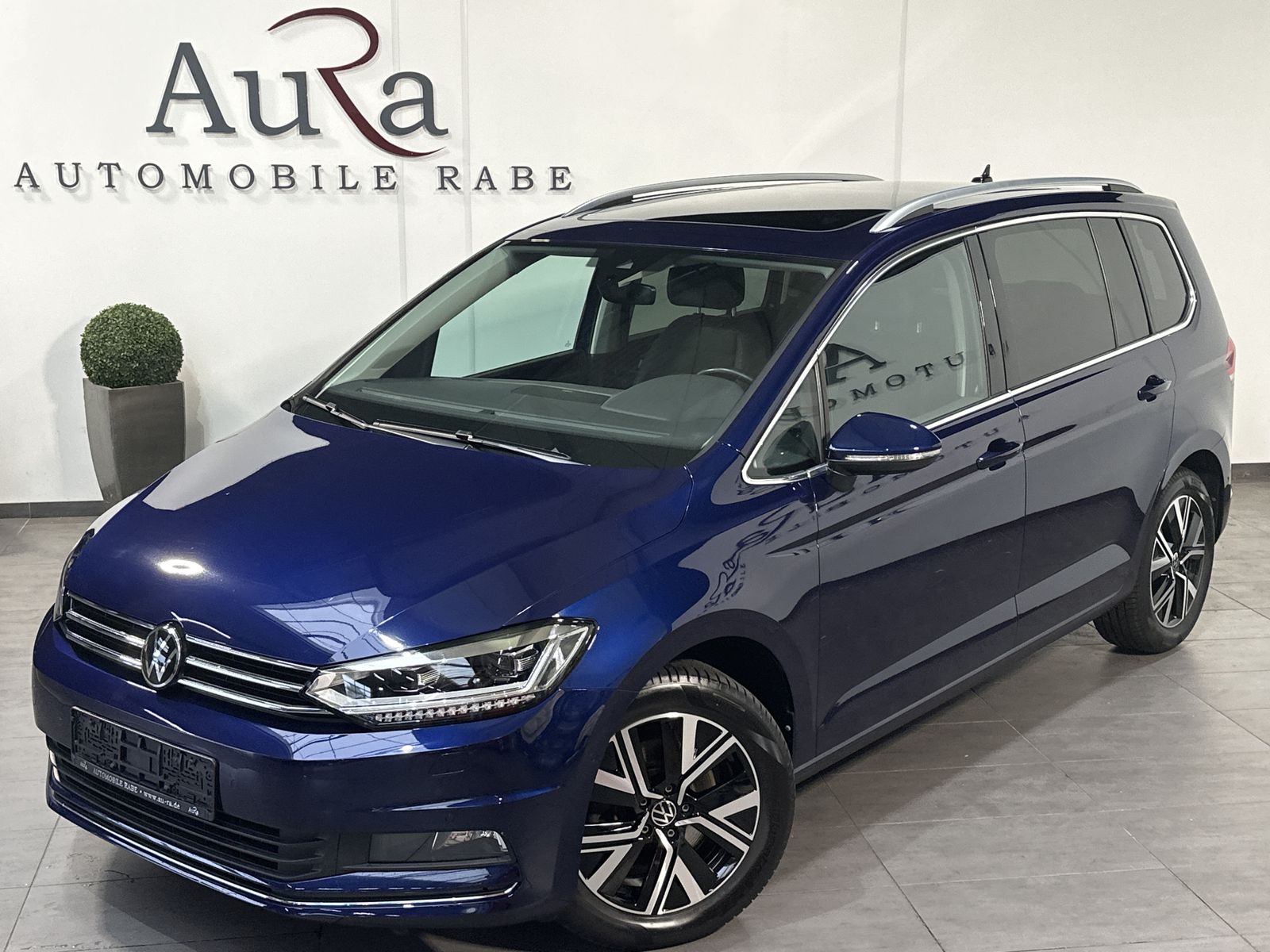 Fahrzeugabbildung Volkswagen Touran 1.5 TSI DSG HL 7-Sitzer NAV+LED+KAM+PANO