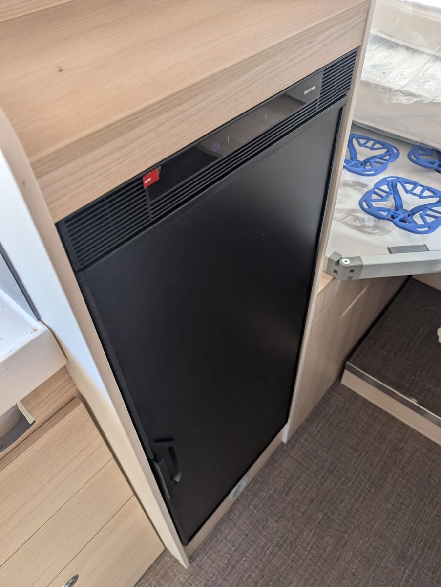 Fahrzeugabbildung Eura Mobil Van V 635 EB  Captain-Chair- Sitze, Skyroof, RFK