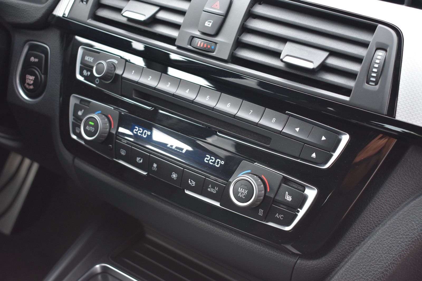 Fahrzeugabbildung BMW 318 d Touring M Sport EstorilB. Automatik LED