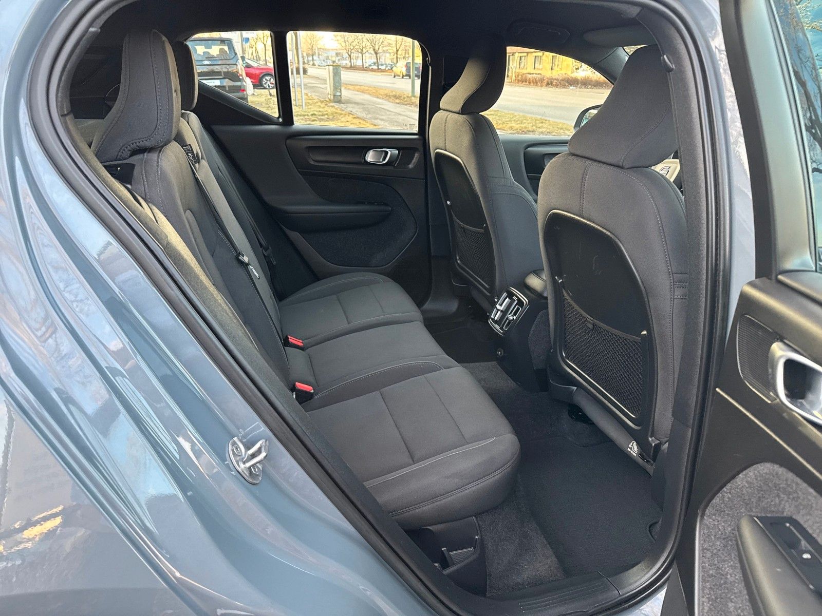 Fahrzeugabbildung Volvo XC40 Core Recharge 2WD, TEMPOMAT, ANHÄNGERKUPPLU