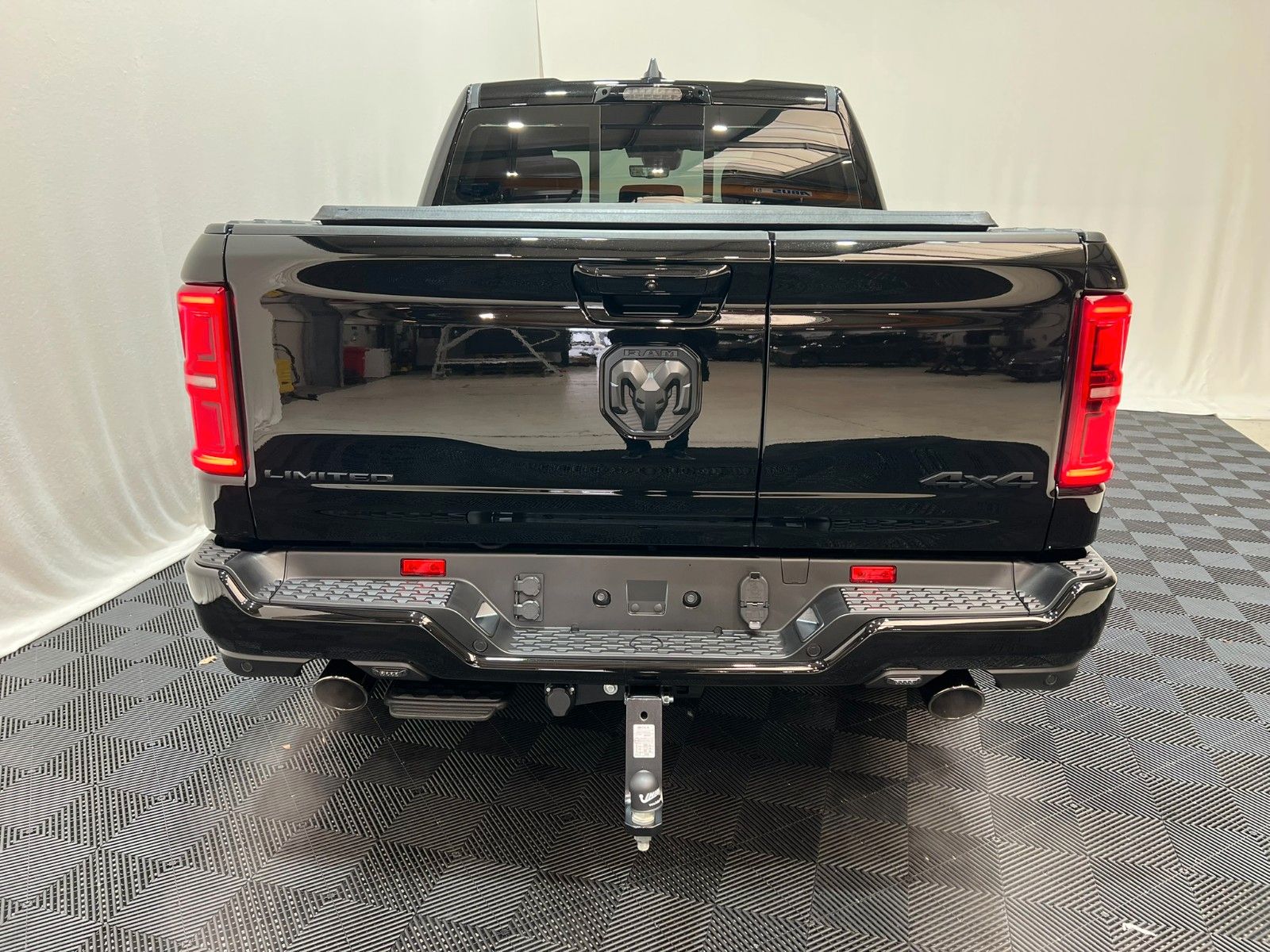 Fahrzeugabbildung Dodge RAM 1500 Limited Night  5,7L V8 HEMI / MFT