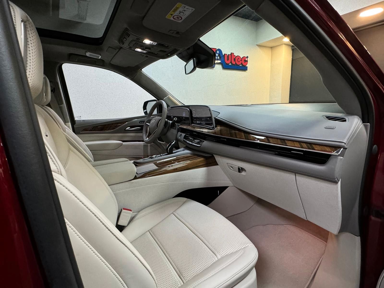 Fahrzeugabbildung Cadillac ESCALADE SPORT-PLATINUM 6.2 V8 -NIGHT VISiON 3 J