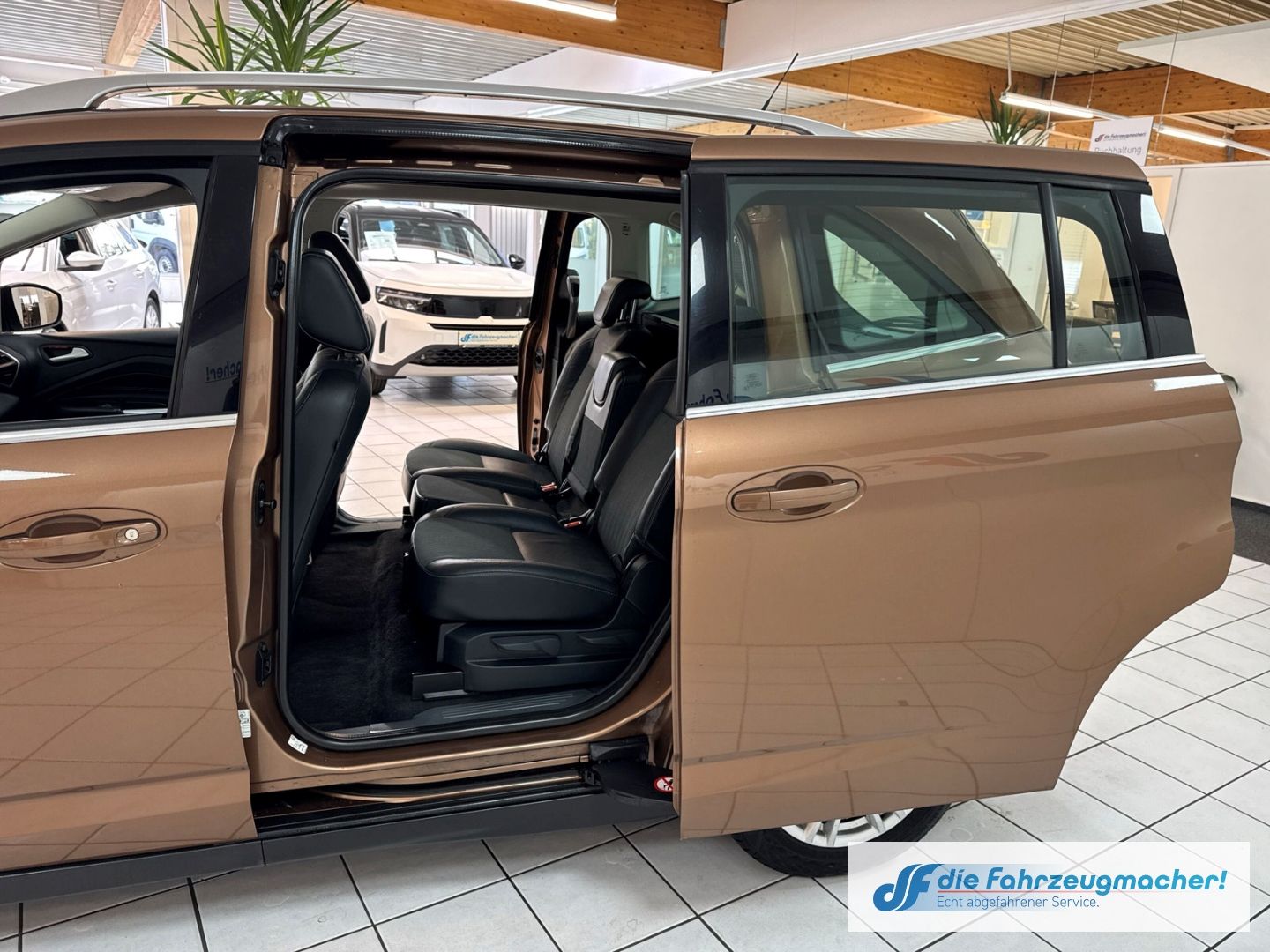 Fahrzeugabbildung Ford C-Max Grand Titanium Navi Klimaautom *EXPORT