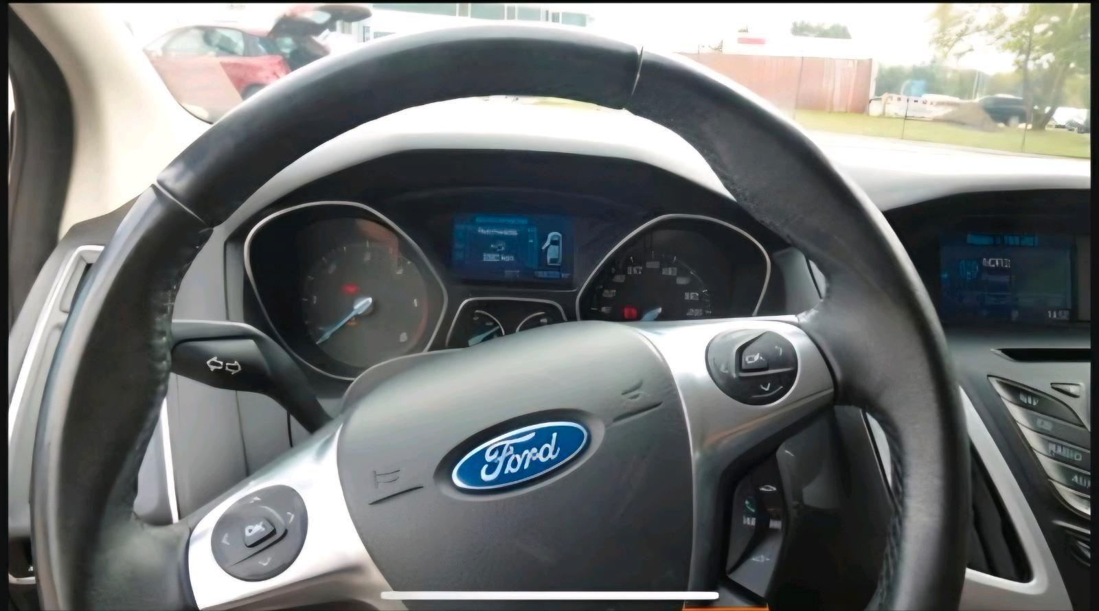 Ford Focus 2012 — photo 5