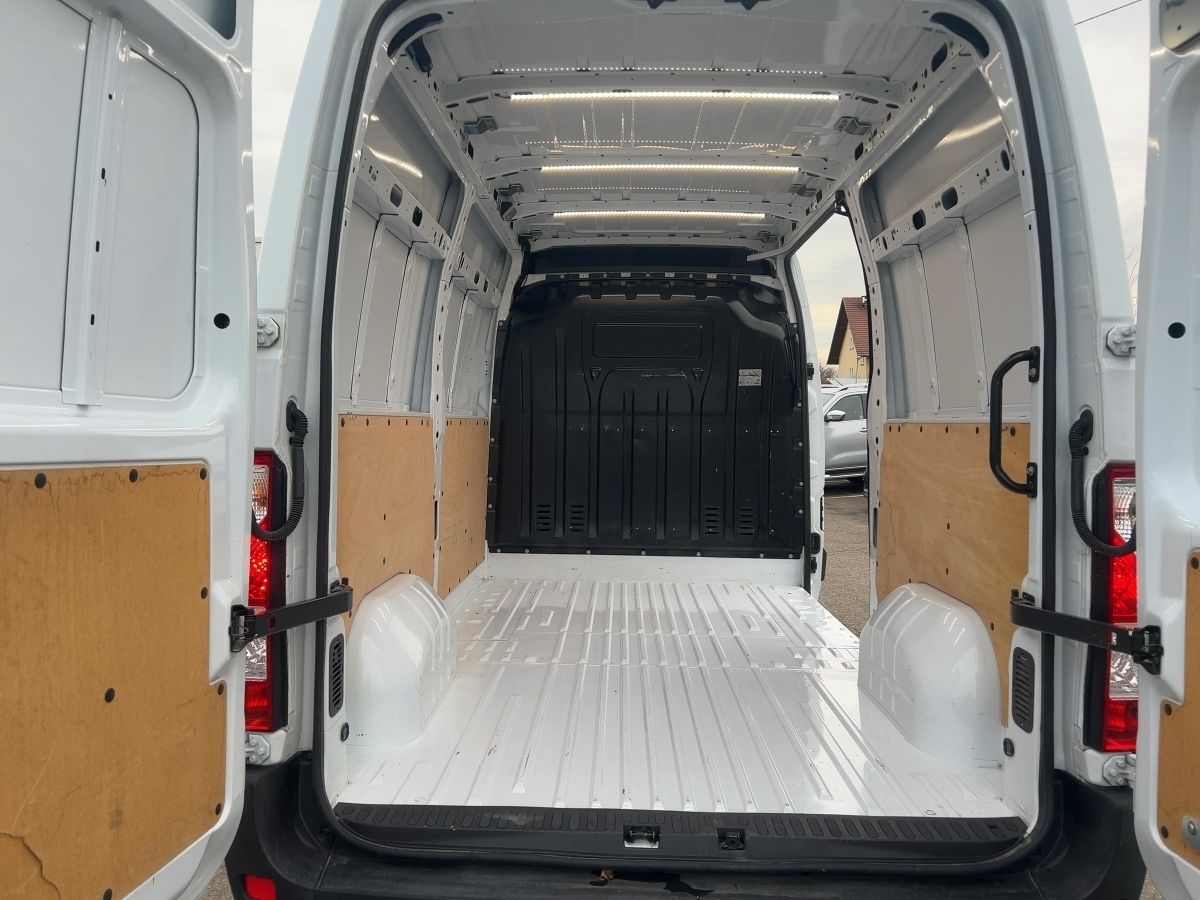 Fahrzeugabbildung Renault Master Kasten L2H2 3,3t dCi 150 Automatic AHK