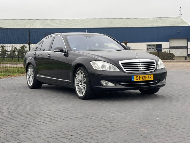 Mercedes-Benz S 420 LUCHTGEVEERD, V8, LEREN STOELEN, NL AUTO.