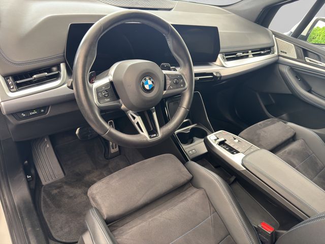 Fahrzeugabbildung BMW 218i Active Tourer M Sport Kamera+Pano+H&K+ACC
