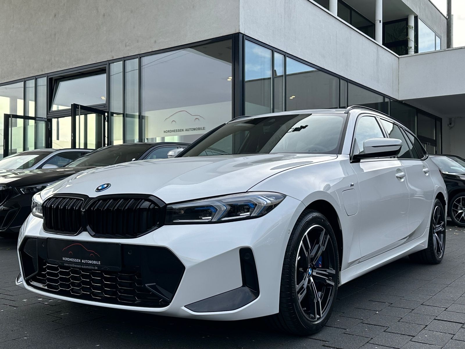 BMW 330 e Touring M Sport | Panorama | 360° | AHK
