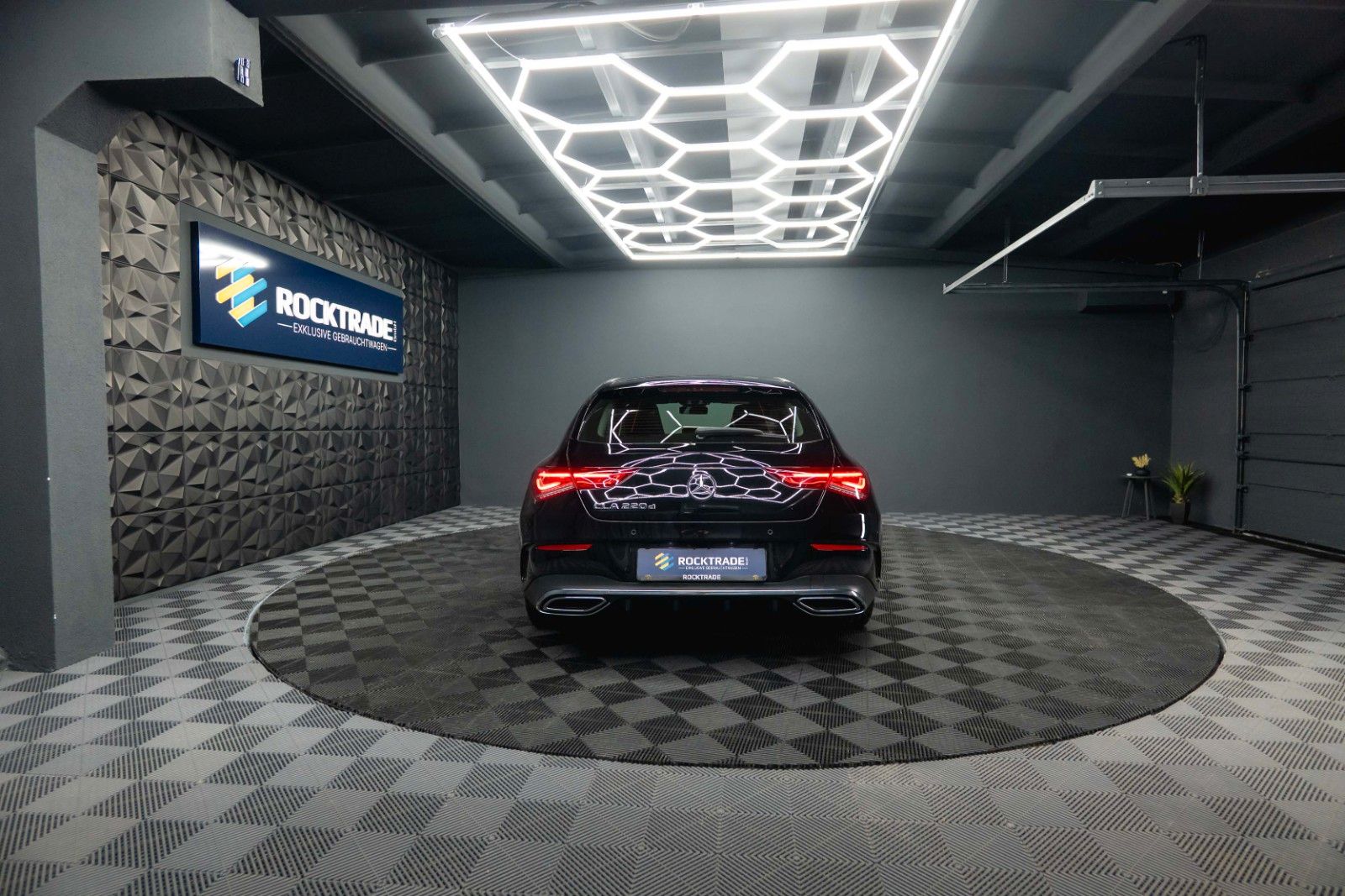 Fahrzeugabbildung Mercedes-Benz CLA 220 Shooting Brake AMG Line | ACC | LED
