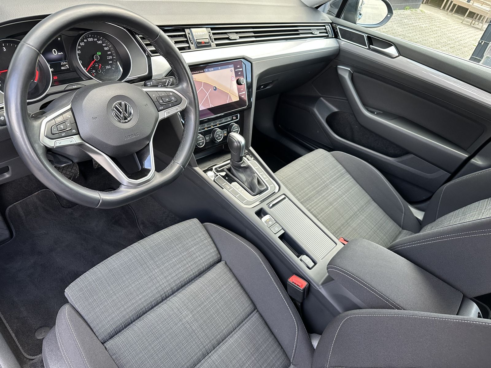 Fahrzeugabbildung Volkswagen Passat Variant 2.0 TDI DSG Business NAV+LED+ACC