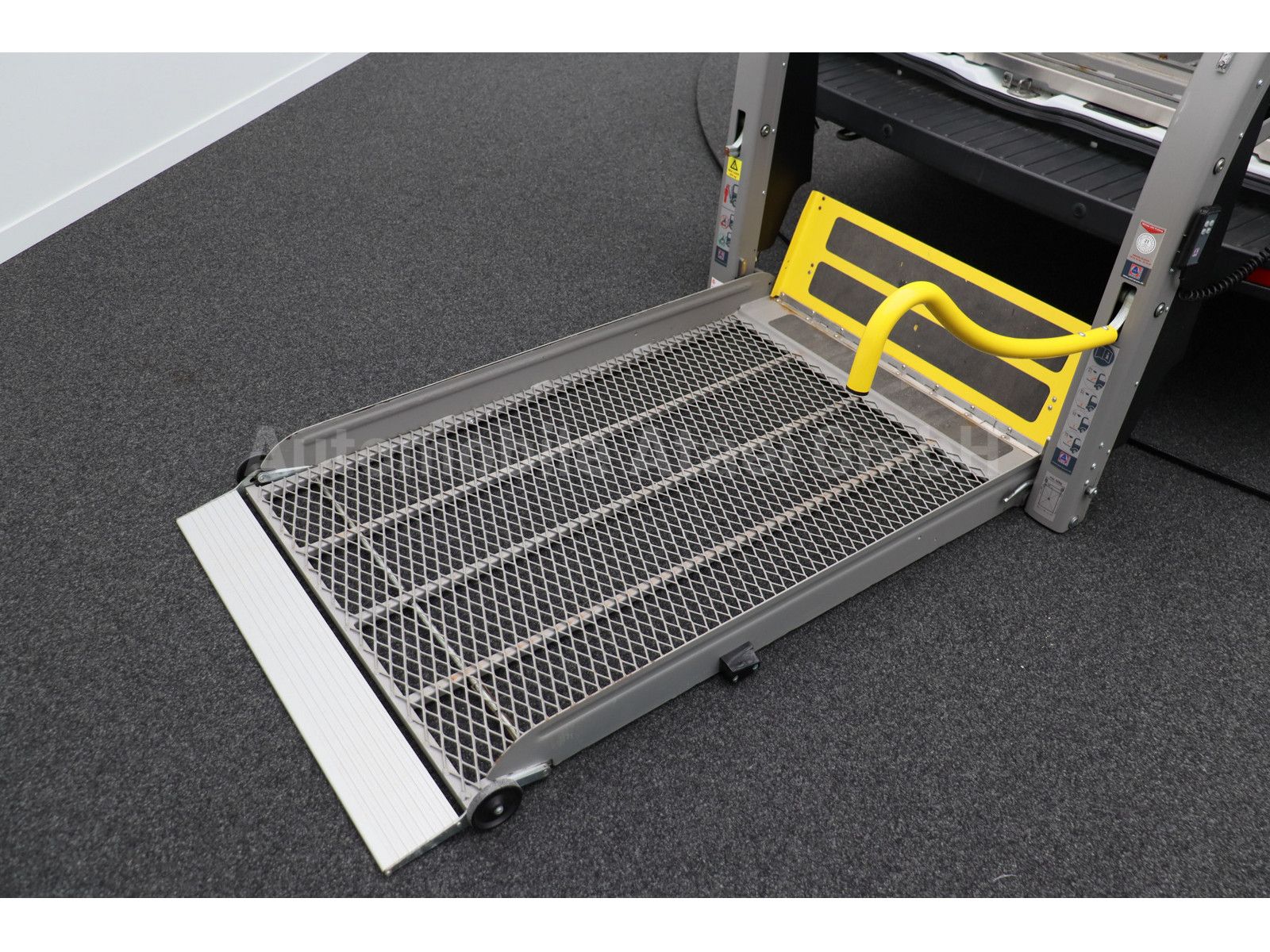 Fahrzeugabbildung Ford Transit 350 L3 *Rollstuhl-Lift* Standheiz 2916