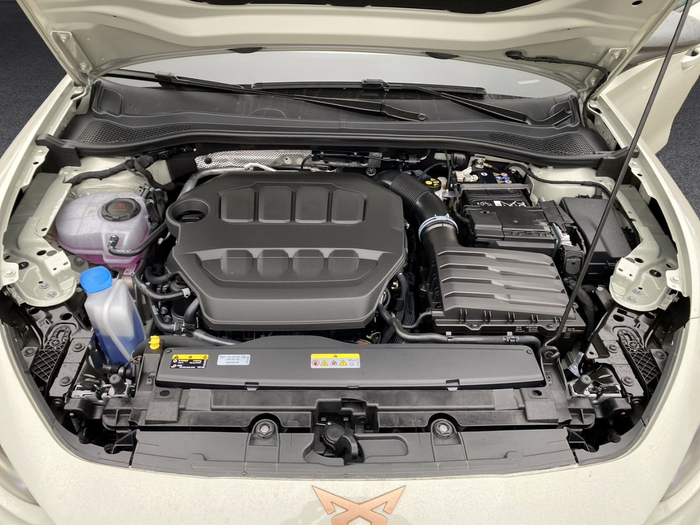 Fahrzeugabbildung CUPRA Leon Sportstourer VZ 4Drive*NAVI*MATRIX*CAM*SHZ*