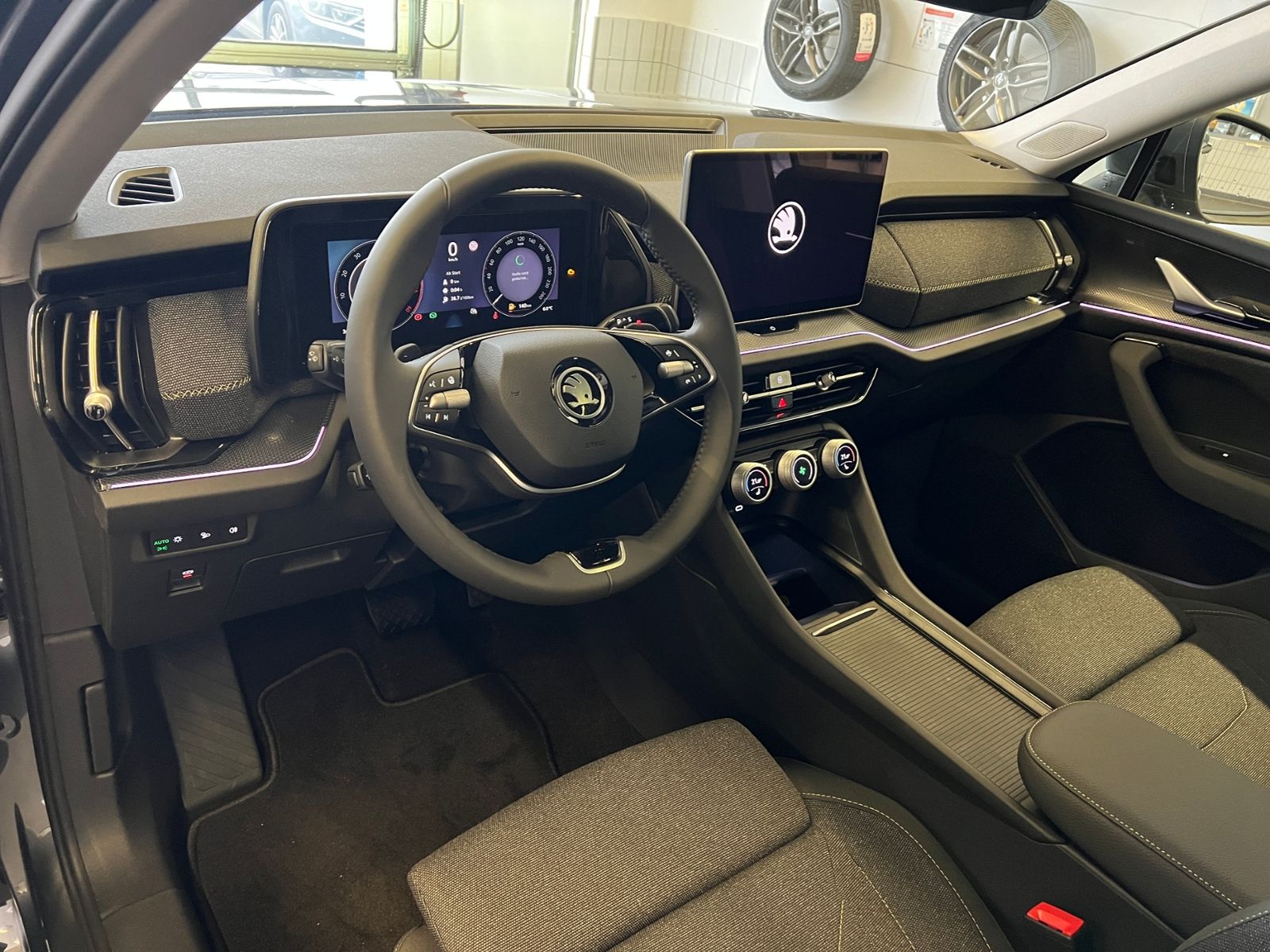 Fahrzeugabbildung SKODA Kodiaq Selection 2.0 TDI DSG *AHK, 7 Sitze, Pano