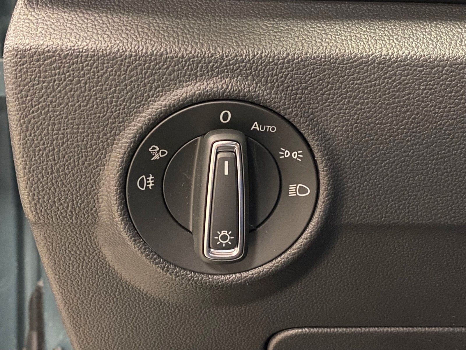 Fahrzeugabbildung Volkswagen T-Roc 1.5 TSI DSG R-Line+ACC+Garantie bis 2030++