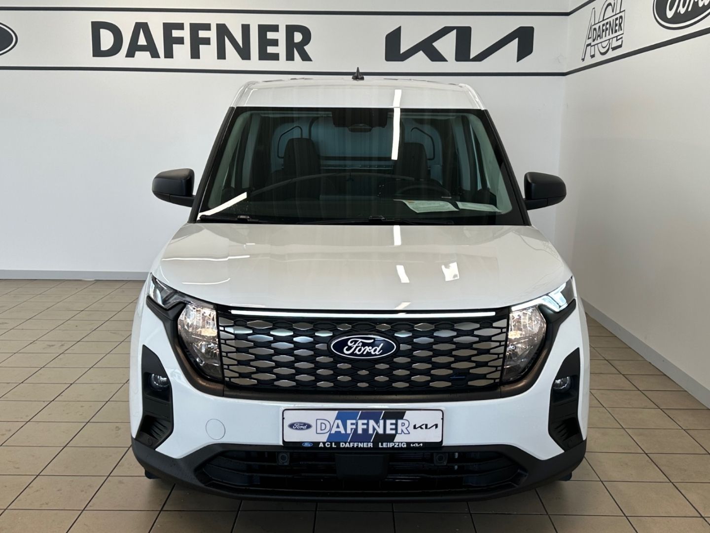 Fahrzeugabbildung Ford Transit Courier BEV Trend Kamera Verkehrszeichen