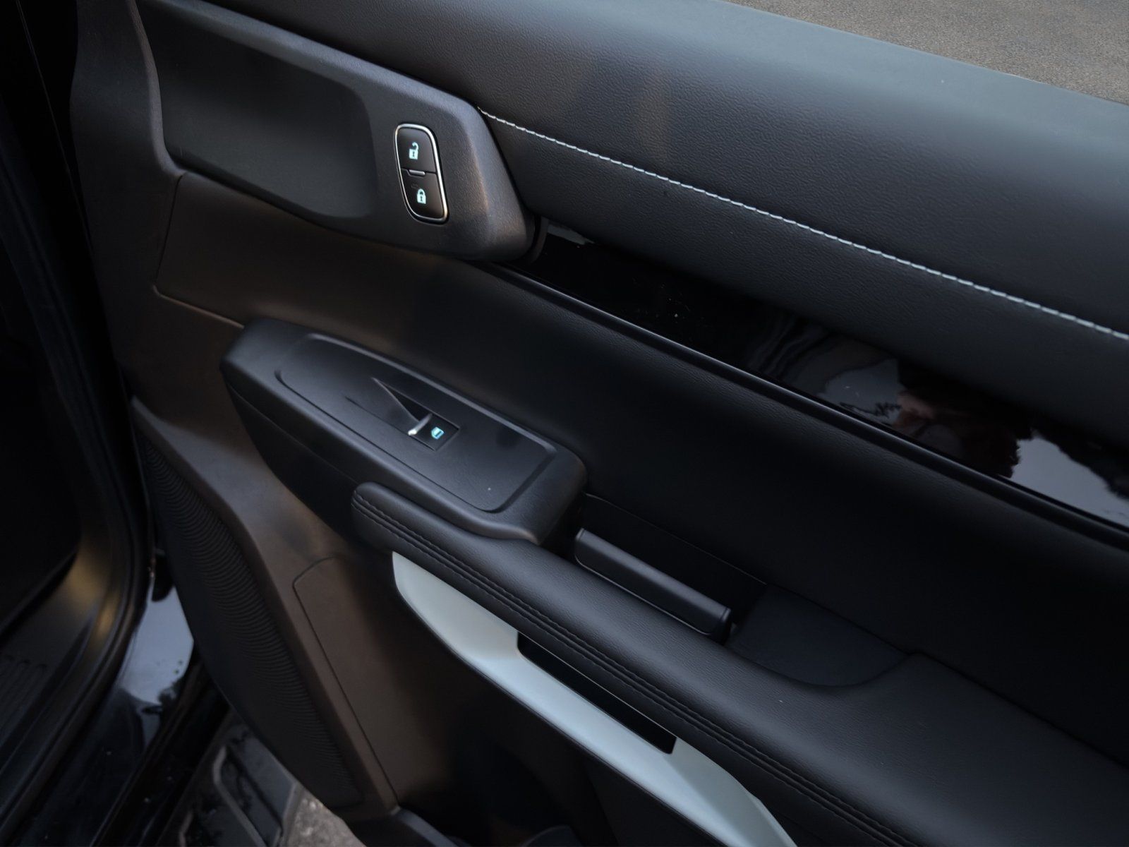 Fahrzeugabbildung Ford Ranger Plug-in-Hybrid Stormtrak e-4WD Doppelkab