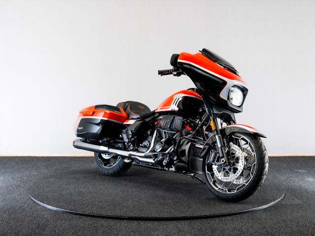 Harley-Davidson FLHXSE CVO Street Glide