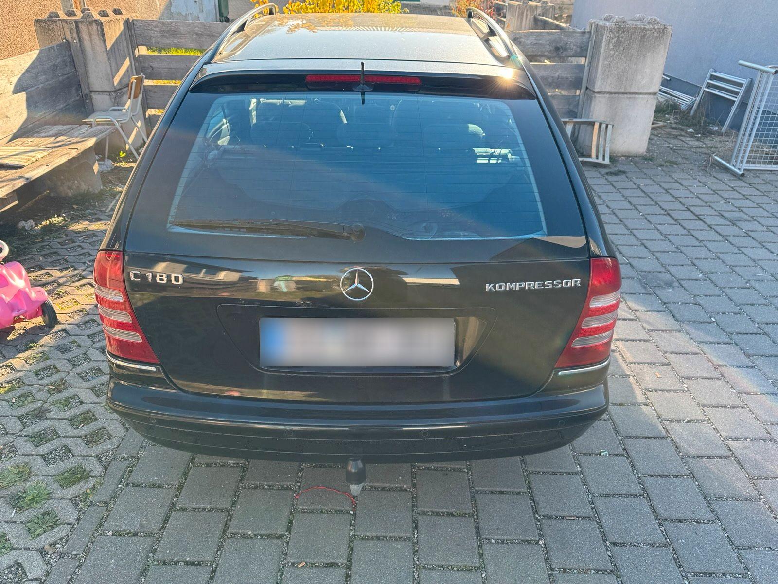 Mercedes-Benz C180 2004 — rear view
