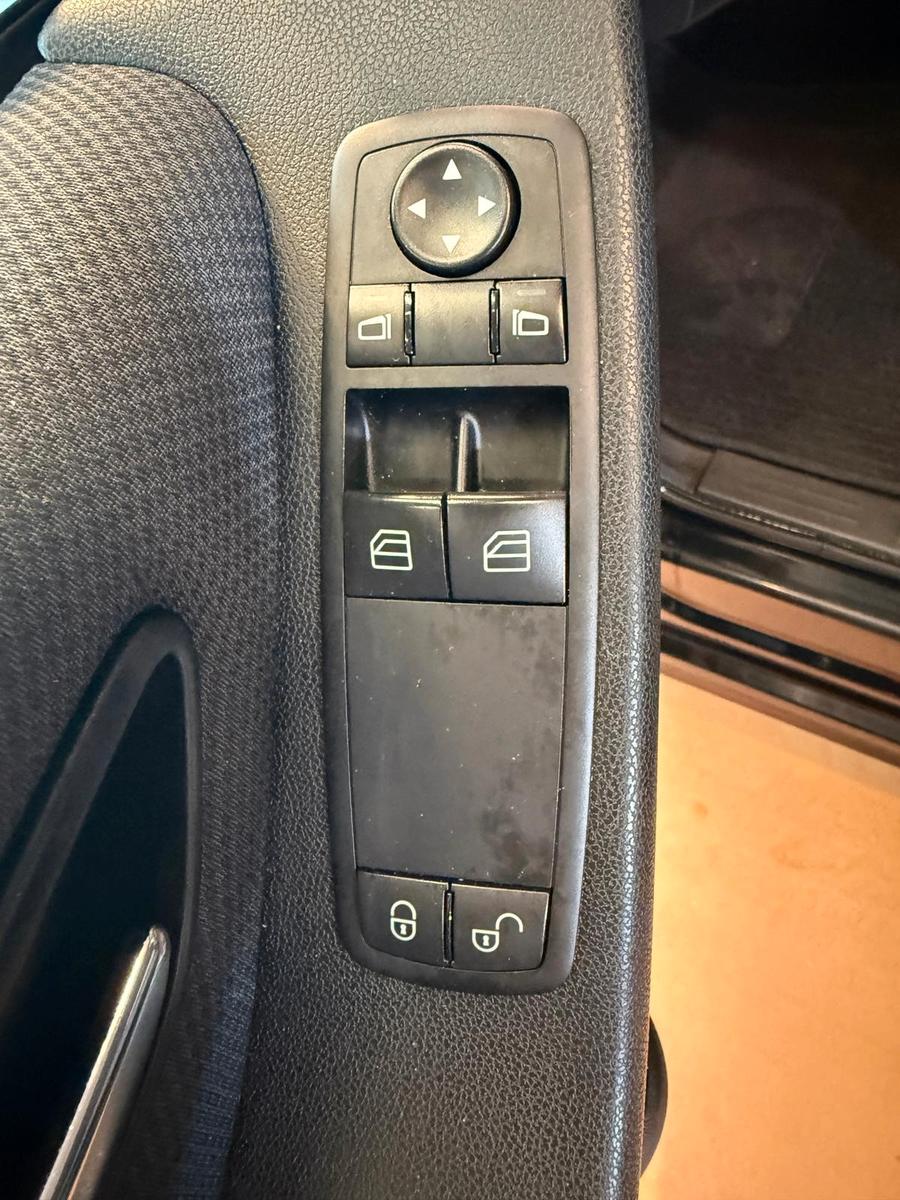 Mercedes-Benz A 180 Elegance / Teilleder / Automatik / Klima