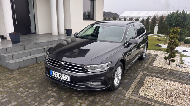 Volkswagen Passat Variant Business DSG 10,244KM