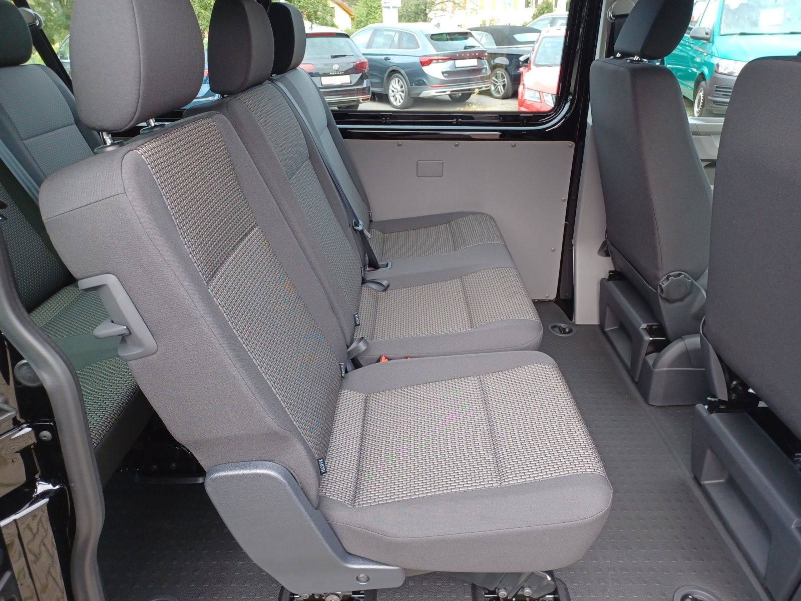 Fahrzeugabbildung Volkswagen T6.1 Transporter Kombi TDI LR NAVI LED KLIMA