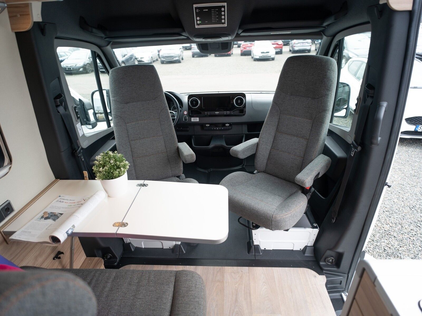 Fahrzeugabbildung HYMER / ERIBA / HYMERCAR Grand Canyon S Mercedes 4x4 Aufstelldach*Lithium