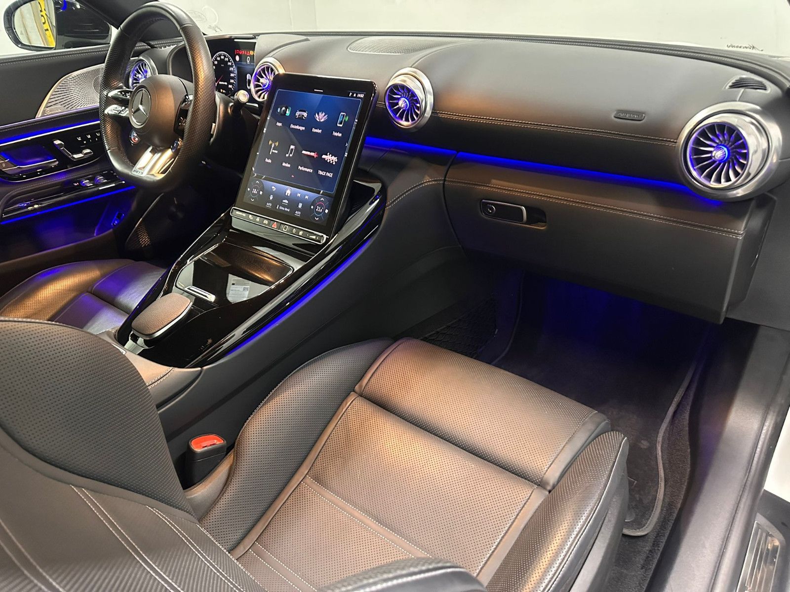Fahrzeugabbildung Mercedes-Benz SL 63 4MATIC+ *AERODYNAMIK*HEADUP*BURMESTER*