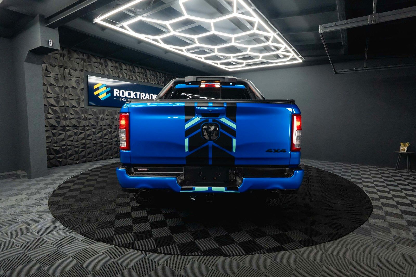 Fahrzeugabbildung Dodge RAM 5.7 V8 HEMI 4x4 LIMITED Blue Edition Offroad