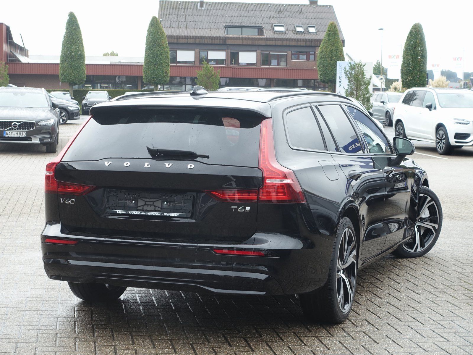 Volvo V60 T6 AWD Ultra B&W/Pano - Leasing ab € 399,- imagem 2